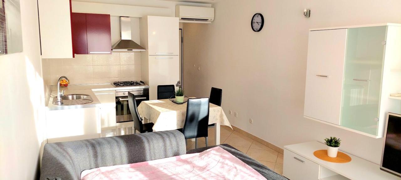 Cozy Apartment With Free Private Parking Σπλιτ Εξωτερικό φωτογραφία